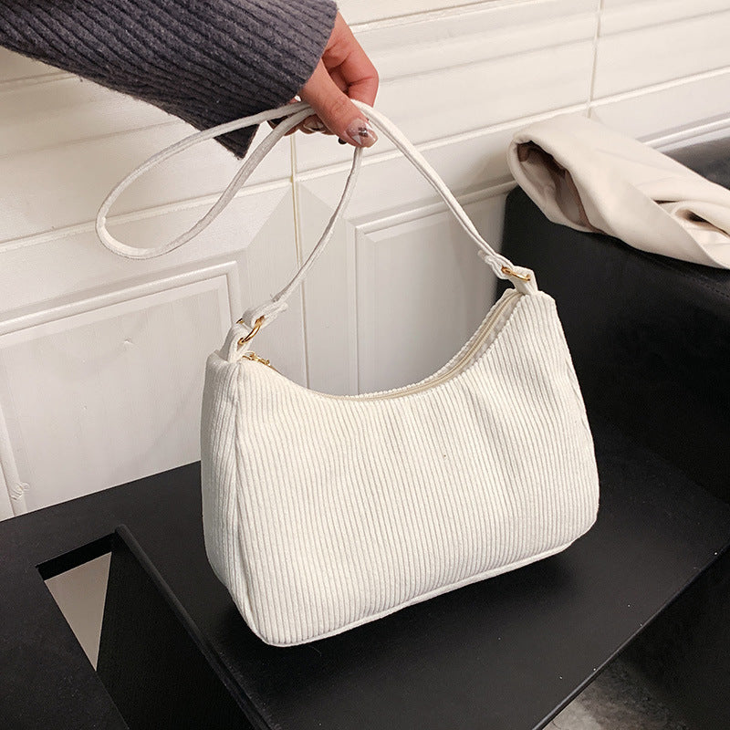 The New Style Armpit Trendy Simple Shoulder Handbag combines street fashion with functionality. Made from cotton and linen, it features a soft surface, a sandwich pocket, and a mobile phone compartment, making it perfect for daily use. Available in four classic colors.

