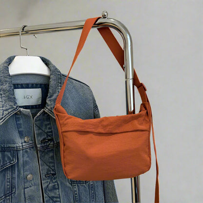 Trendy all-match oversized tote, large capacity street style shoulder bag, perfect for versatile everyday use.